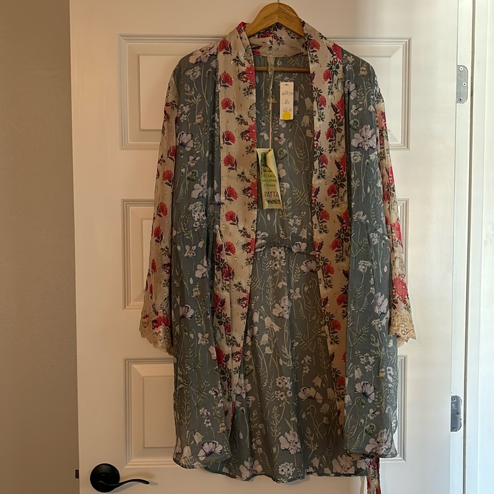 Aratta Floral Robe - Picture 3 of 7